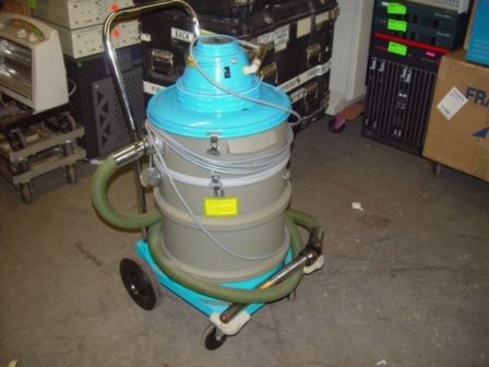Nilfisk VT 60 Wet / Dry HEPA Commercial Vacuum Cleaner, 15 Gallons Tank, Working
