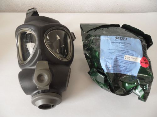 Scott M95 Full Face Respirator NBC Gas Mask Swat Military Police Size Small