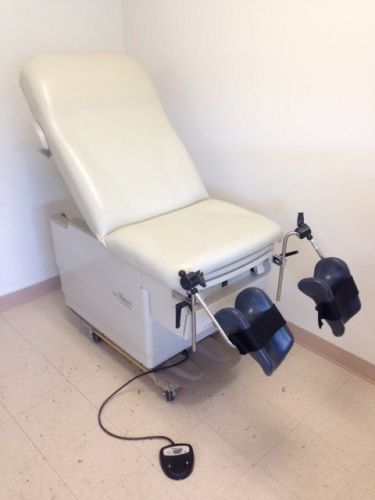 MIDMARK Ritter 222 Power Exam Table Excellent Condition w/Knee Crutches OB/GYN
