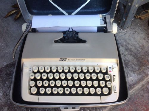 Vintage Manual Typewriter Smith Corona Galaxie with Carrying Case Good Condition
