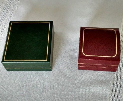 2 leather vintage jewelry boxes, 1 dark green, 1 marroon. Hinged.