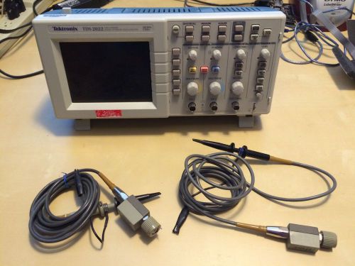 Tektronix TDS2022 200Mhz Digital Oscilloscope, Probes, TDSMEM Compact Flash