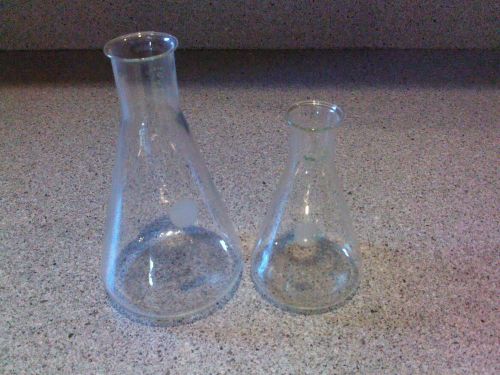 Pyrex vintage flat bottom beakers, 500 ml and 250 ml, lot of 2
