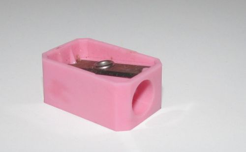 Vintage 1960&#039;s pink PENCIL SHARPENER,Sterling plastic USA 1&#034;