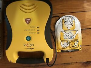 Defib AED-Tech Lifeline - Defibilator; Includes New 5 Yr Battery &amp; Adult Pad