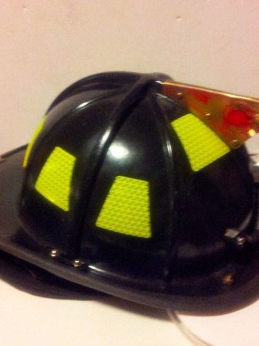 Cairns 1044 defender with bourkes. Fire fighting helmet