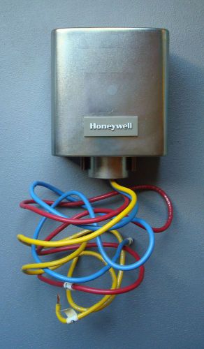 Honeywell Aquastat 5/8 O.D Cubic Pipe - L6076B1023