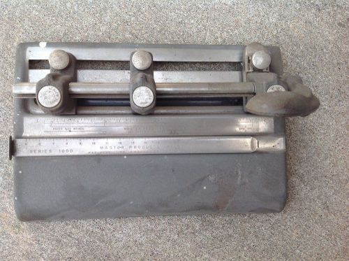 Vintage Master Products Mfg. Company 3 Hole Punch Series 1000 - NICE