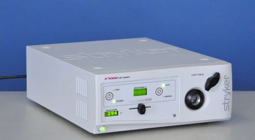 STRYKER X7000 LIGHT SOURCE  XENON 300 WATTS ref 220-190-000. 100-240 V, 50/60 Hz