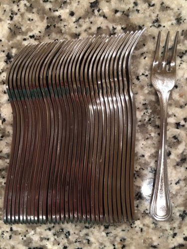 Lot of 32 Delco 5 1/2&#034; Oyster / Cocktail Forks