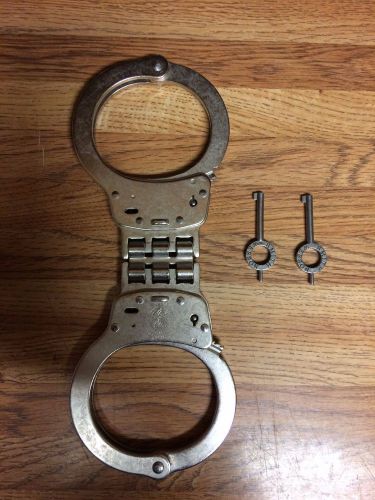 Brand New  Smith &amp; Wesson Silver Hinged Handcuffs   Free Shiping