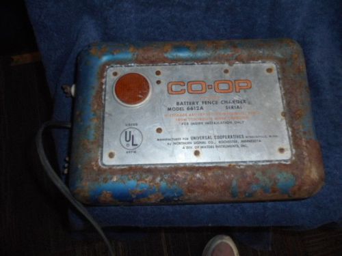 Vintage  CO-OP  Electric Fence Controller universal co. model 6612a