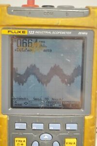 Fluke 123 Industrial Scopemeter Handheld Oscilloscope - BUTTONS DO NOT WORK