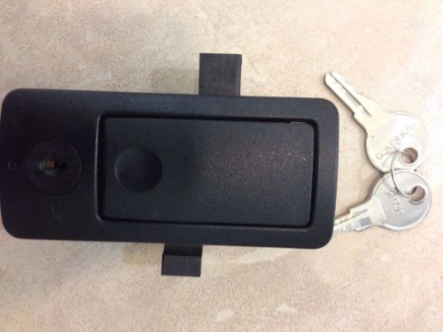 Southco Dual-Side Latch With 2 Keys (Black 1 Pc/ABS)