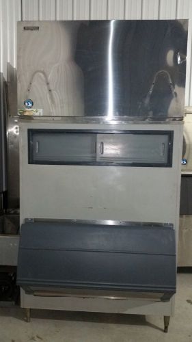 KM1301-SRH3 Hoshizaki Crescent Cube Ice Machine 1300 lb production W/bin
