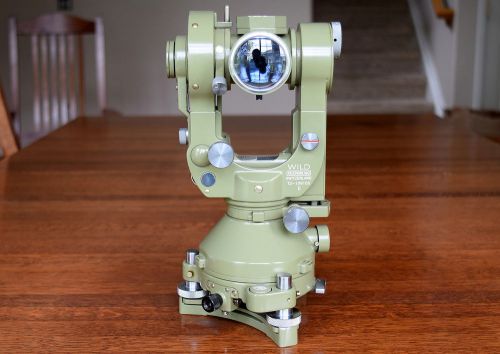 1967 WILD HEERBRUGG T2-E THEODOLITE with BULLET CASE and MANUAL - UPRIGHT IMAGE