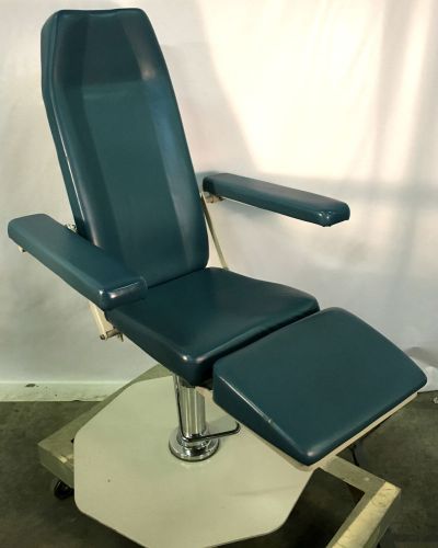 UMF 8675 Exam Barber Tattoo Beauty Salon Chair Hydraulic Phlebotomy Takara
