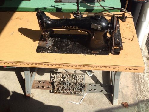 Singer 96-10 Sewing Machine With Table.  Sews Leather