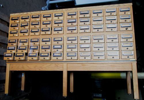 VINTAGE WOODEN LIBRARY CARD CATALOG FILE CABINET 60 DRAWERS WORDEN C540