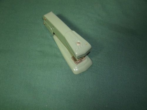 VINTAGE GREEN ARROW SMALL STAPLER MADE IN BROOKLYN NEW YORK USA