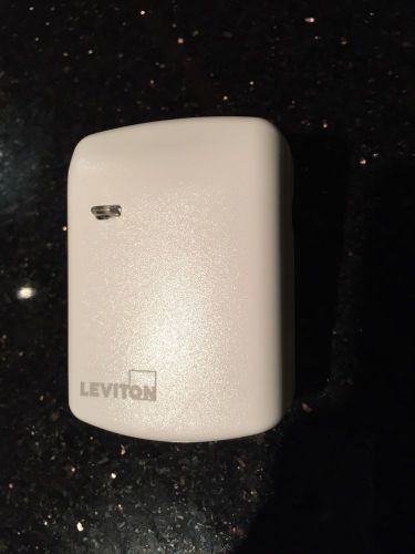 Leviton Z-Wave Enabled VRP03 300-Watt Incandescent Vizia RF 3 Plug In Wink Hub