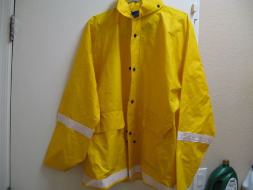 New Regal A-282 reflective rain jacket and pants, size Medium