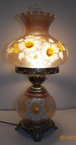 LARGE VINTAGE GWTW VICTORIAN GLASS PARLOR LAMP IRIDESCENT HAND PAINTED 3 WAY