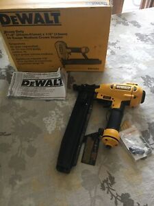 Dewalt Heavy Duty 16 gauge medium crown stapler  D51431