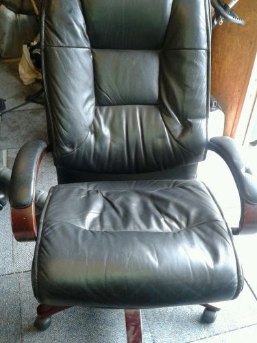 REGISTRY.CA.37734(CN) is an office chair black collor