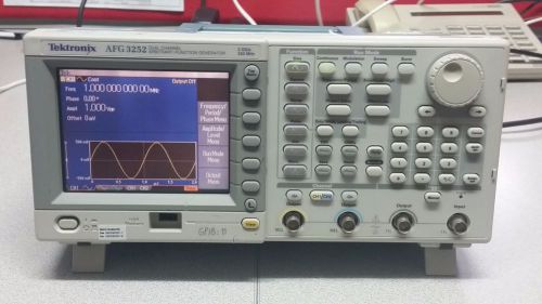 Tektronix afg 3252 arbitrart function generator 240 mhz 2 channel good condition for sale