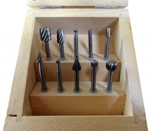 DYNAMIC : 10 PIECE ENGRAVING SET IN WOODEN BOX