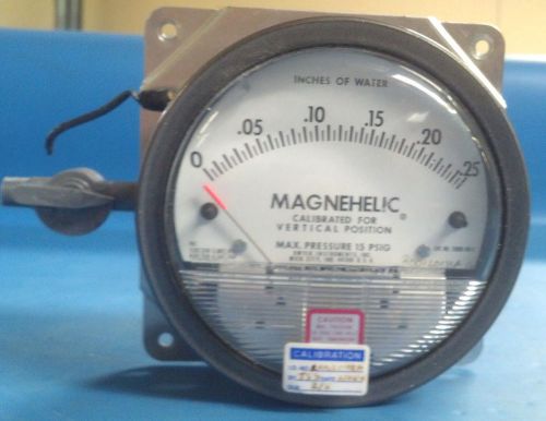 Dwyer Magnehelic 2000-00-C Max Pressure 15 PSIG w/ Mounting Bracket