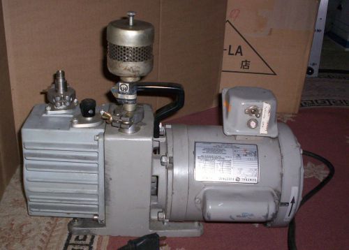 Trivac Vacuum Pump D2A, Cat #898000, by Leybold-Heraeus Vacuum Products