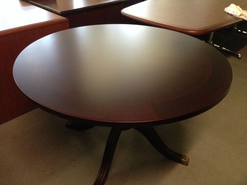TRADITIONAL STYLE ROUND CONFERENCE TABLE in MAHOGANY COLOR WOOD 48&#034;D