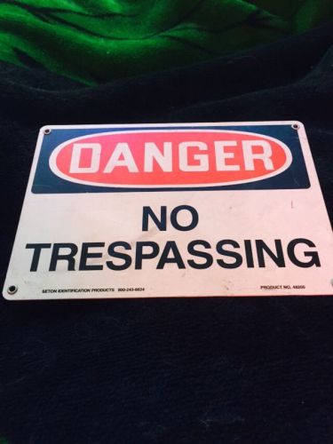 Danger Sign &#034;no Trespassing&#034;