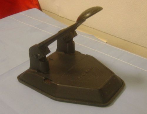 Vinetage/used. Office or at home.Acco 10X black metal two hole paper punch