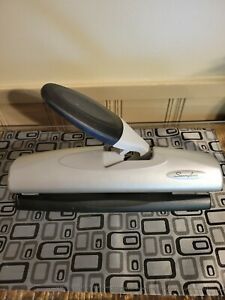 SWINGLINE LIGHT TOUCH DESKTOP 2 TO 3 HOLE PUNCH Excellent Condition