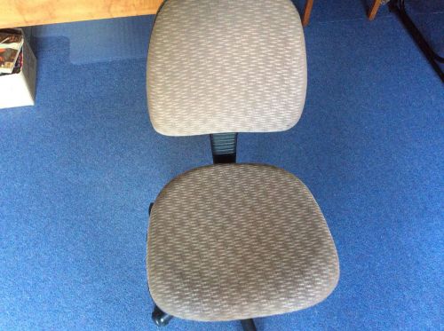 Commercial Grade Office Swivel Chair. Very Solid Construction. Excellent Cond.