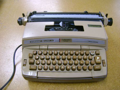 Smith-Corona Coronet Super 12 - Coronamatic electric typewriter - Tan &amp; Brown