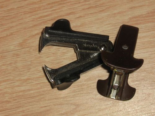 2 Staple Removers Jaw Style    Black and Brown