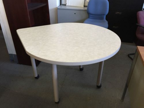 MODEL TEARDROP 402R MOBILE CAFETERIA TABLE by NATIONAL OFFICE