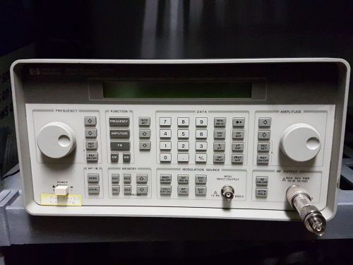 HP 8647A Signal Generator