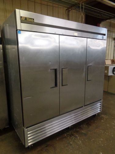 TRUE 3-DOOR COMMERCIAL REACH IN REFRIGERATOR ON CASTERS MANUFACTURED 2014!