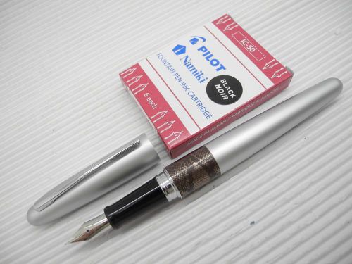 Pilot Mid-Range 2 Fine Fountain pen w/ converter w/ box + 6 cartridges, Silver