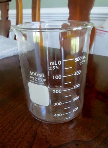 Pyrex 600mL Beaker, No. 1000 - Chemistry Glassware Used, Small Chip!
