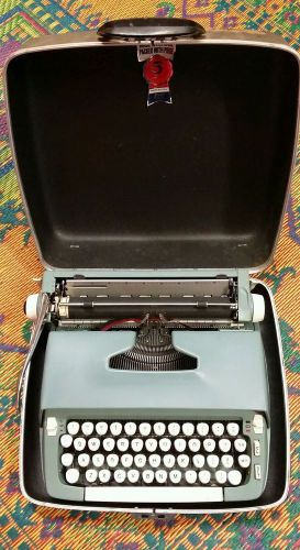 Vintage Smith Corona 60&#039;S SUPER STERLING BLUE! Typewriter w/ Case FREE SHIPPING!