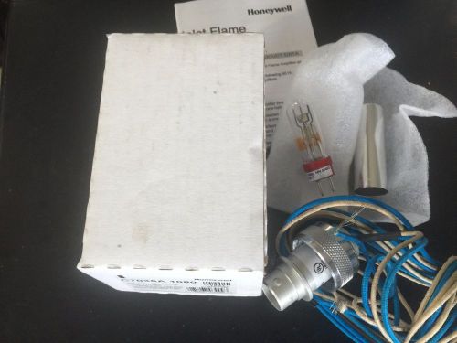 Honeywell c7035a 1080 uv flame detector new in box for sale