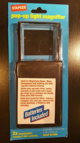 Staples Pop-up Light Magnifier 2 x 2 in Arylic Lens includes 2 AAA batteries NIB