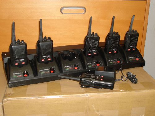 Lot of 6 motorola radius sp50+ p93yqs20g2aa 2-way radios w/charging unit for sale