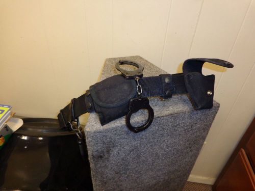 Uncle mike&#039;s security belt xl w/ smith and wesson handcuffs for sale